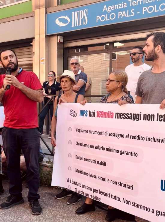 Manifestazione per il reddito di cittadinanza. Fonte Facebook.com (pag. Nonna Roma)