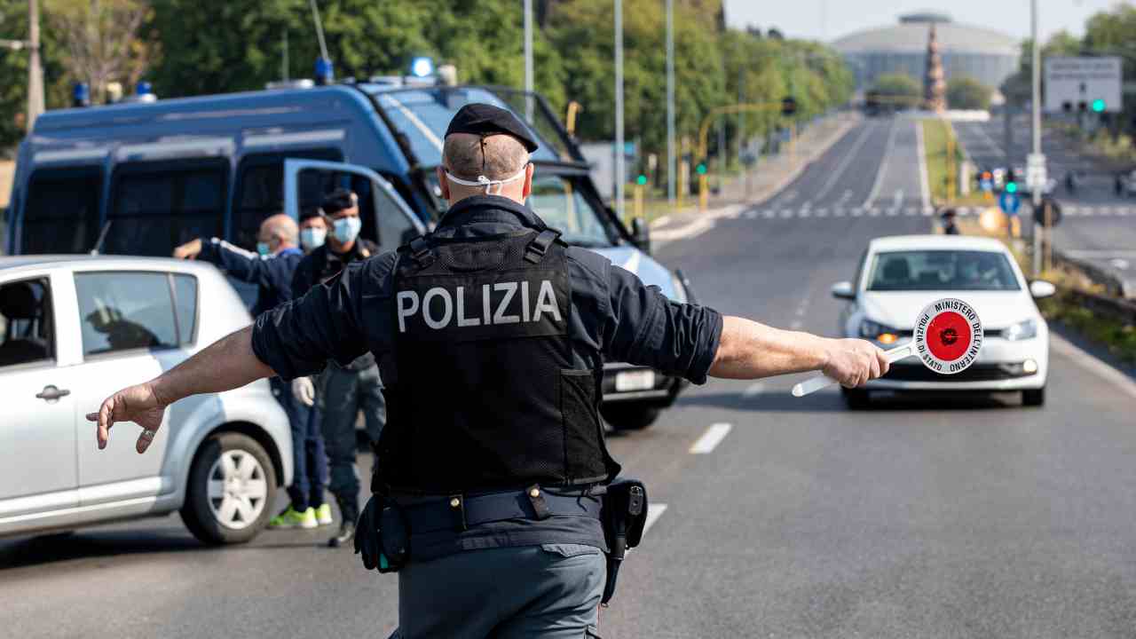 Posto di blocco polizia, immagine repertorio. Roma-CronacaLive.it