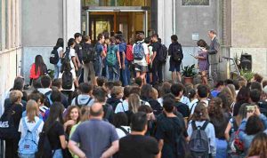 Studenti al primo giorno di scuola. Immagini repertorio. Roma-CronacaLive.it