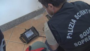 Rilievi della polizia scientifica. Immagini repertorio.