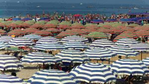 Spiagge prese d'assalto e prezzi alle stelle. Immagine repertorio