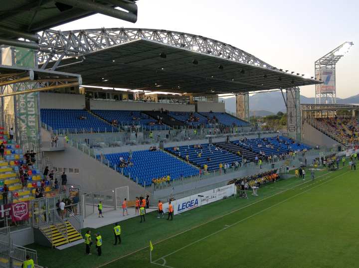 Lo stadio Benito Stirpe (Crediti: Foto di I, Sardognunu da Wikimedia Commons)