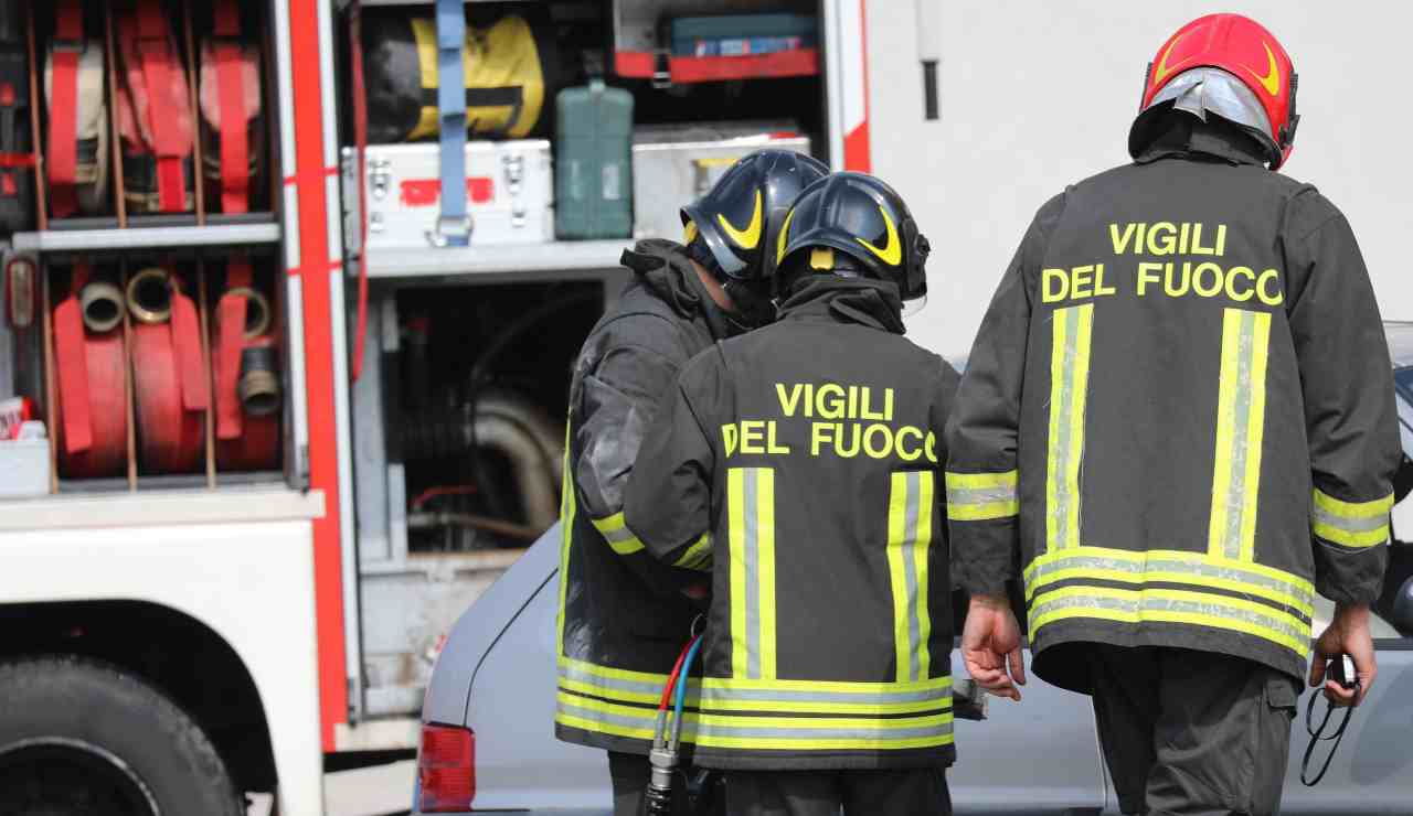 Incendio in appartamento a Roma in via Monte Cervialto