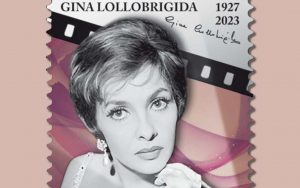 Il francobollo dedicato a Gina Lollobrigida (Foto dal profilo Facebook di Poste Italiane)