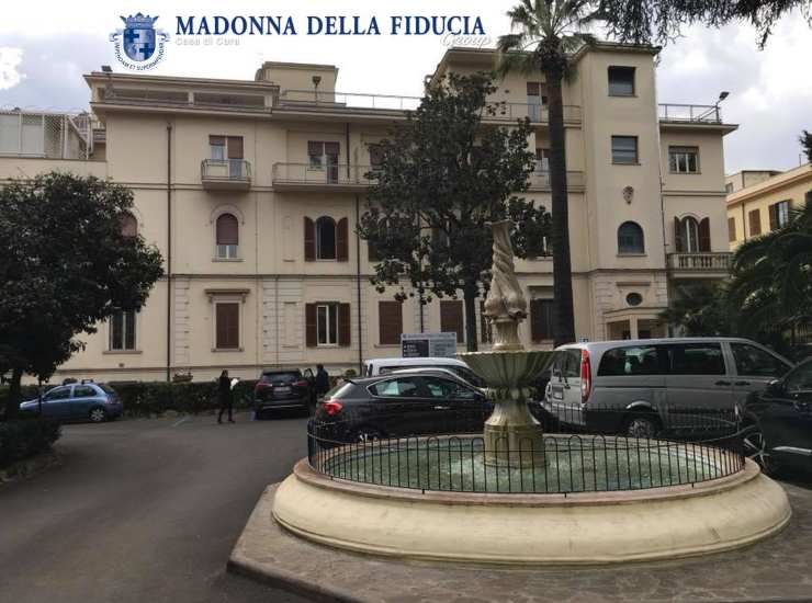 L'ingresso della Clinica Madonna Della Fiducia (Foto dal profilo Facebook di Clinica Madonna Della Fiducia)