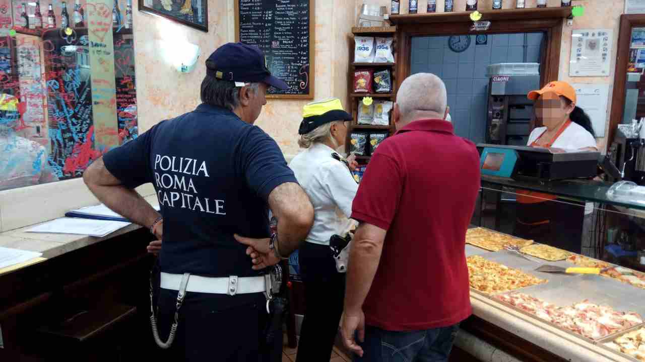 Controlli della Polizia Locale a Trastevere. Immagine repertorio. Roma-CronacaLive.it