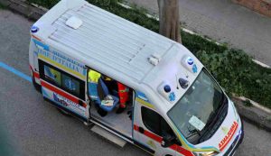 Incidente sull'A1 tra un tir e un bus di migranti