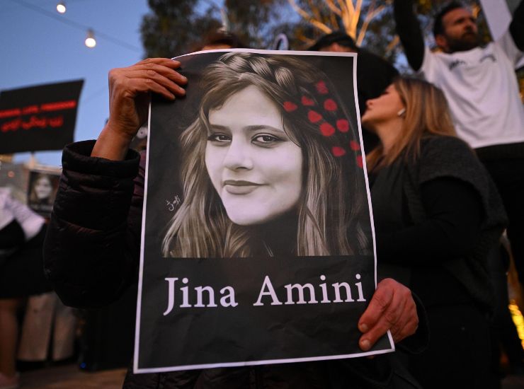 Le proteste per la morte di Masha Amini a Melbourne, Australia, nel settembre 2022. Roma-CronacaLive