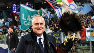 Claudio Lotito festeggia la vittoria della Lazio alo stadio Olimpico (Immagine di repertorio)