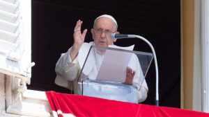 Papa Francesco durante la preghiera dell'Angelus