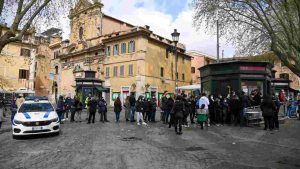 Ex Pit di piazza Sonnino durante l'open day per la Carta d'Identità Elettronica (Immagine di repertorio)