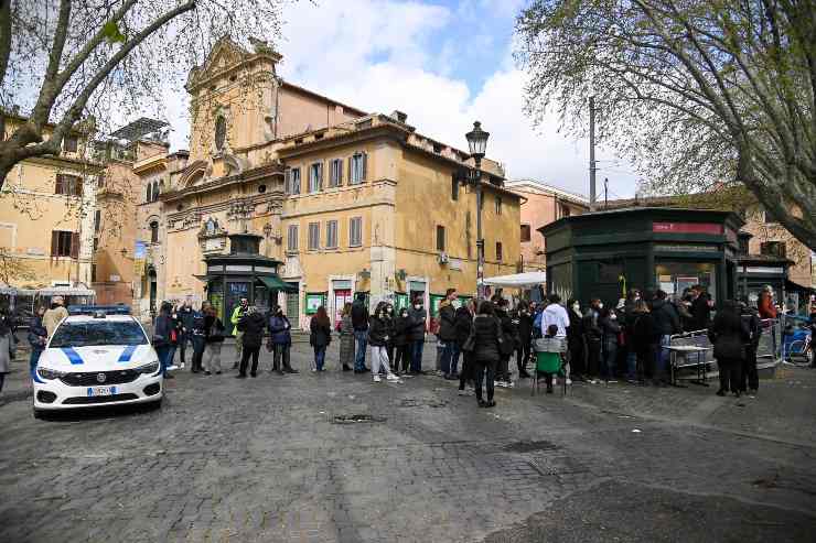 Ex Pit di piazza Sonnino durante l'open day per la Carta d'Identità Elettronica (Immagine di repertorio)