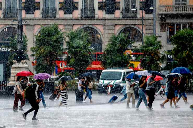 Pioggia forte in centro a Milano