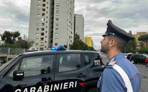 Controlli e perquisizioni dei carabinieri a Tor Bella Monaca