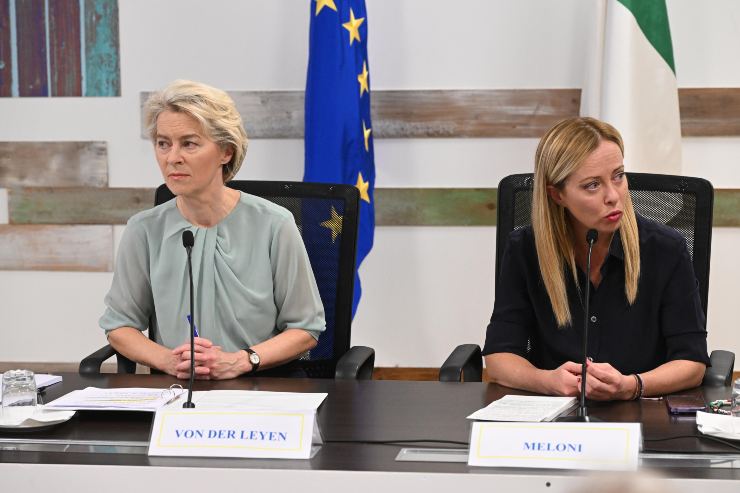 Giorgia Meloni e Ursula von der Leyen durante la conferenza stampa a Lampedusa