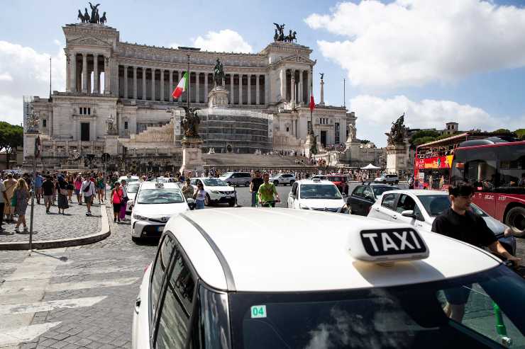 Taxi a Roma (Immagine di repertorio)