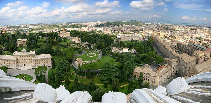 Vista dall'alto dei Giardini Vaticani e del Museo, Città del Vaticano, Roma (Crediti: Foto di Stefan Bauer da Wikimedia Commons) 