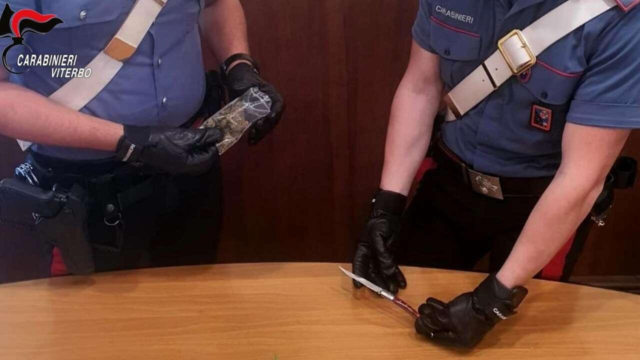 Coltello e droga sequestrati dai carabinieri-3