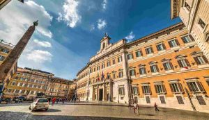 Riapre al pubblico piazza Montecitorio a Roma