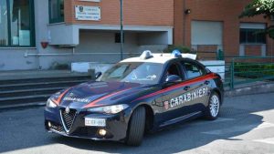 Cerca di acquistare auto e camper con assegni falsi