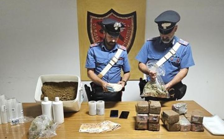 Roma: due arresti per traffico di droga, sequestrati 15 kg di sostanze stupefacenti