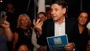 Giuseppe Conte a Testaccio (Roma) per la terza tappa del Firma Day sul salario minimo