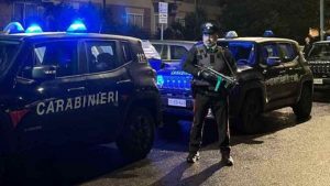 Carabinieri fanno irruzione in supermarket droga