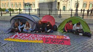 caro affitti caro scuola studenti protesta montecitorio