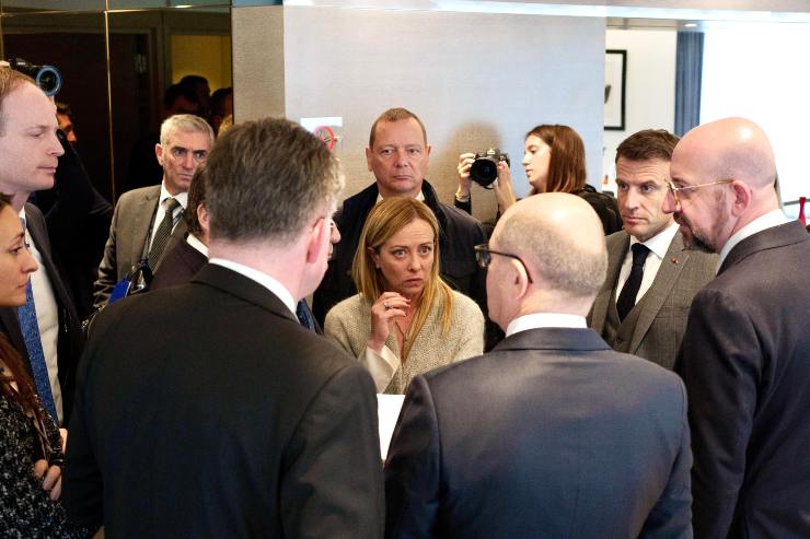 Un momento del trilaterale Meloni-Macron-Scholz al termine dell'incontro con i leader di Serbia e Kosovo per favorire la ripresa dei negoziati e del percorso di distensione, Bruxelles, 26 ottobre 2023