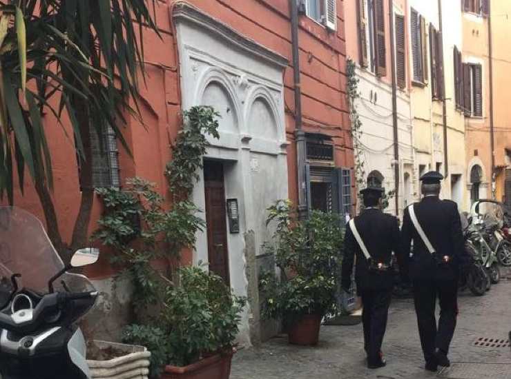 I carabinieri della compagnia Trastevere durante il controllo del territorio nello storico quartiere di Trastevere, Roma (Immagine di repertorio)