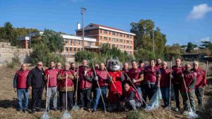 Tifosi della Roma ripuliscono il Campo Testaccio