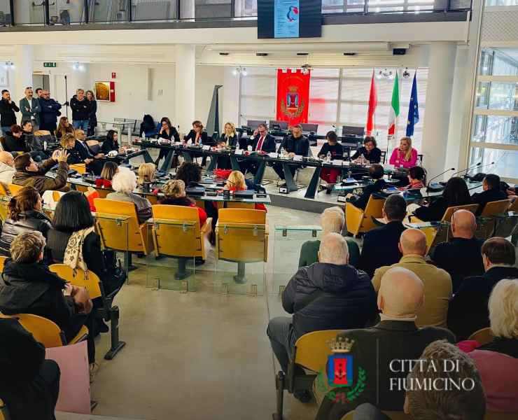 Un momento del convegno durante l'evento pubblico "Fermiamo il femminicidio", organizzato dal comune di Fiumicino in collaborazione con l'Associazione "Donne per la Sicurezza" (Foto dal profilo Facebook di Mario Baccini)