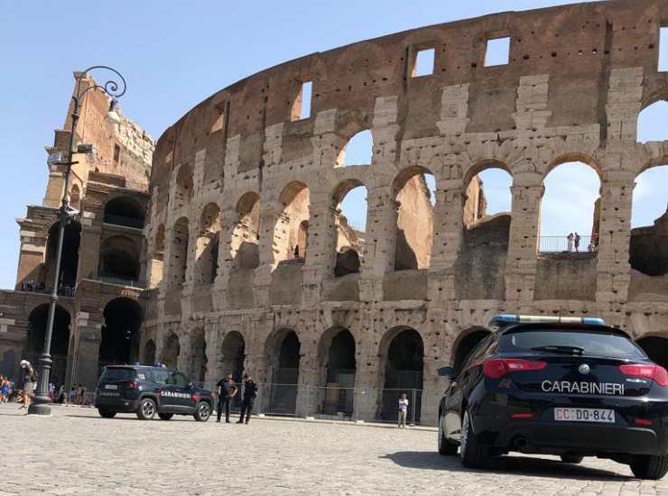 Controlli antiabusivismo dei Carabinieri al Colosseo (Immagine di repertorio)