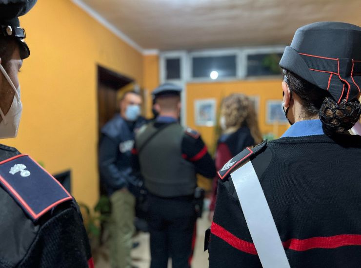 I carabinieri del Comando Provinciale di Roma nel momento della notifica dell'ordinanza di custodia cautelare in carcere a Giuseppe Molisso per l'omicidio di Selavdi Shelaj