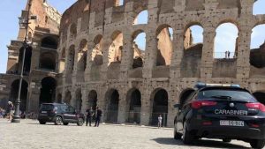 Multe al Colosseo per sei procacciatori di turisti