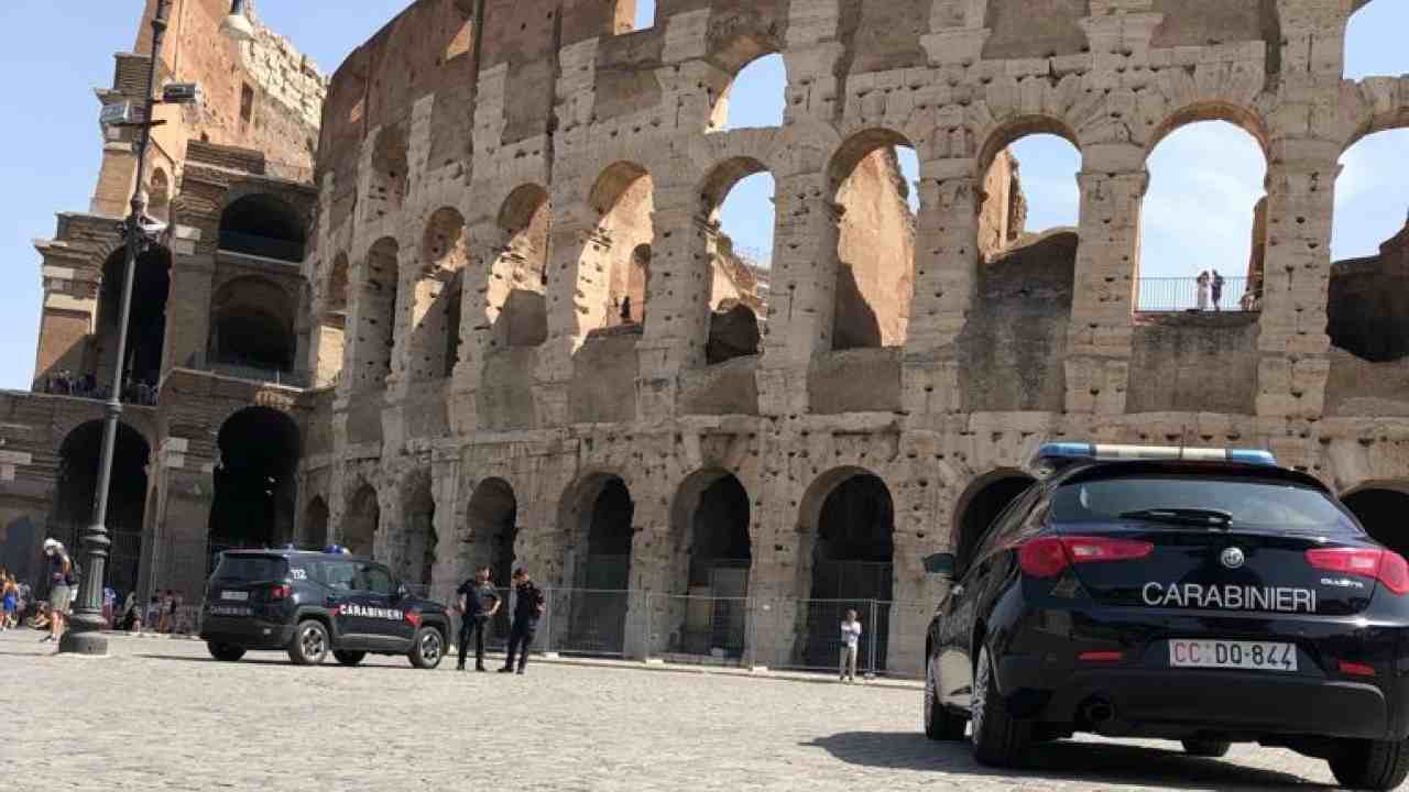 Multe al Colosseo per sei procacciatori di turisti