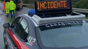 Scontro tra due auto: muore un 85enne