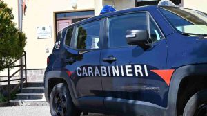 Una pattuglia dei carabinieri durante i controlli (Immagine di repertorio)