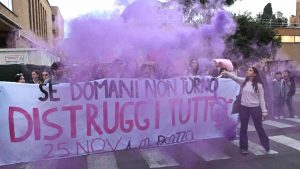 Un momento del corteo dopo il presidio per Giulia Cecchettin all'Università La Sapienza di Roma, 20 novembre 2023