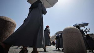 Anche preti e suore alla manifestazione contro la violenza sulle donne