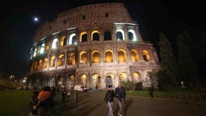 Il Colosseo illuminato per la Giornata internazionale contro la violenza sulle donne del 2012