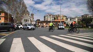 Controlli della Polizia Municipale a Ponte Milvio per la domenica ecologica, Roma (Immagine di repertorio)