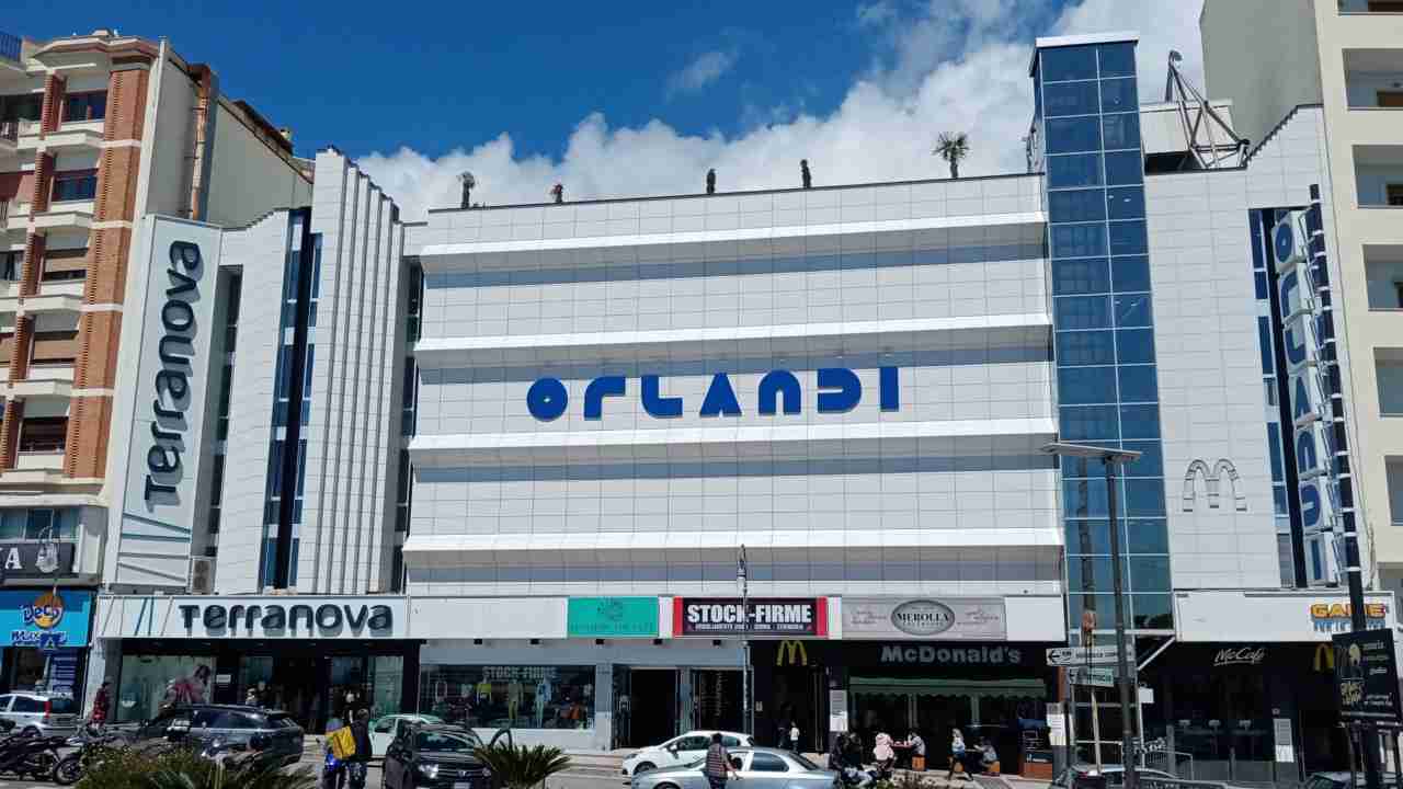 orlandi shopping center formia rapina