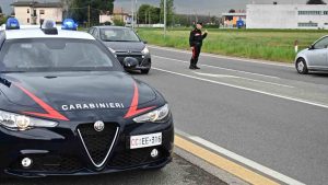 Guidava contromano e ubriaco sull'A25: denunciato