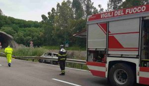 Auto vola da una scarpata nel viterbese: morto un 19enne