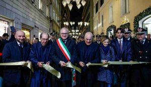 Inaugurate le luminarie di Renault a Via Condotti