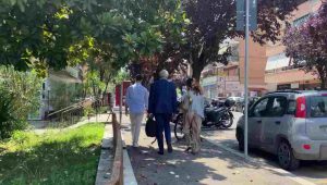 Matteo Di Pietro (in camicia celeste) accompagnato dai suoi avvocati all'uscita dell'udienza al tribunale di piazzale Clodio, Roma, 27 giugno 2023