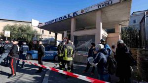 Vigili del fuoco e scientifica all'ospedale di Tivoli San Giovanni Evangelista