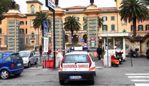 Morto 16enne che si è sparato un colpo alla testa a Roma