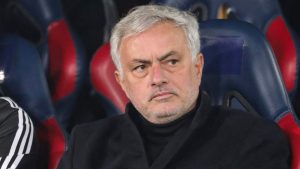 Calcio, Mourinho: "Voglio restare"